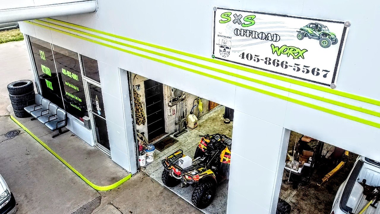 Open shop bay on Chickasaw Street